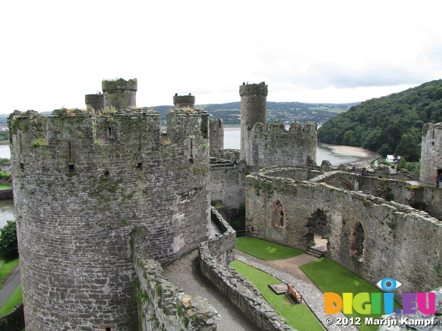 SX23351 Conwy Castle towers